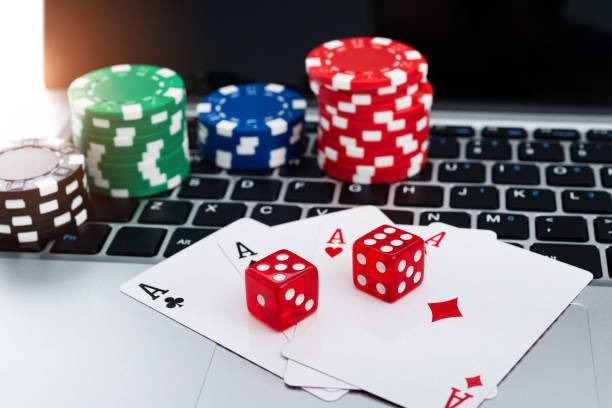 Live dealer tables and slot game interface on paham777